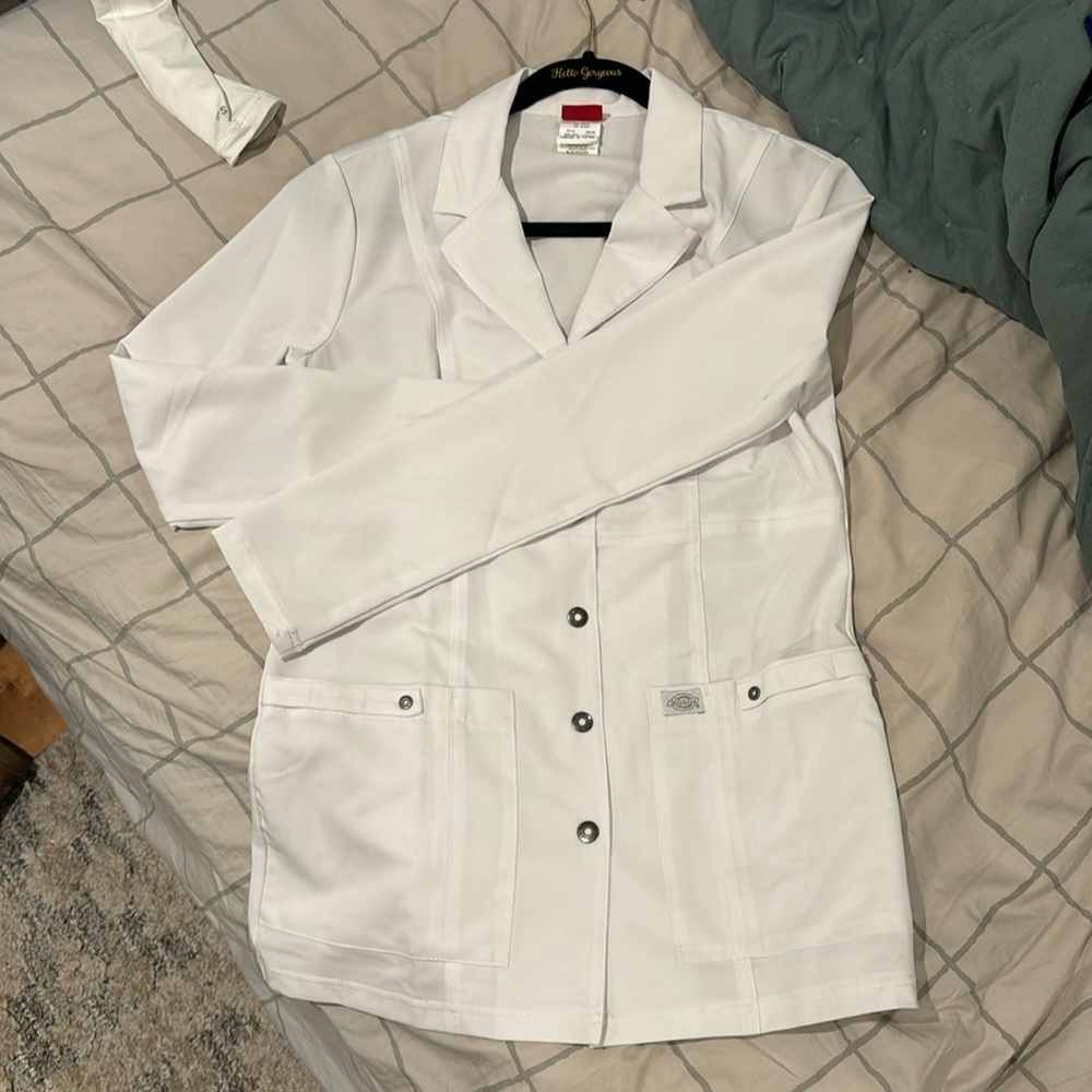 BNWOT Dickies white Lab Coat